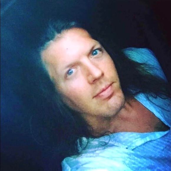 Meet your Posher, Rion - Picture 1 of 2